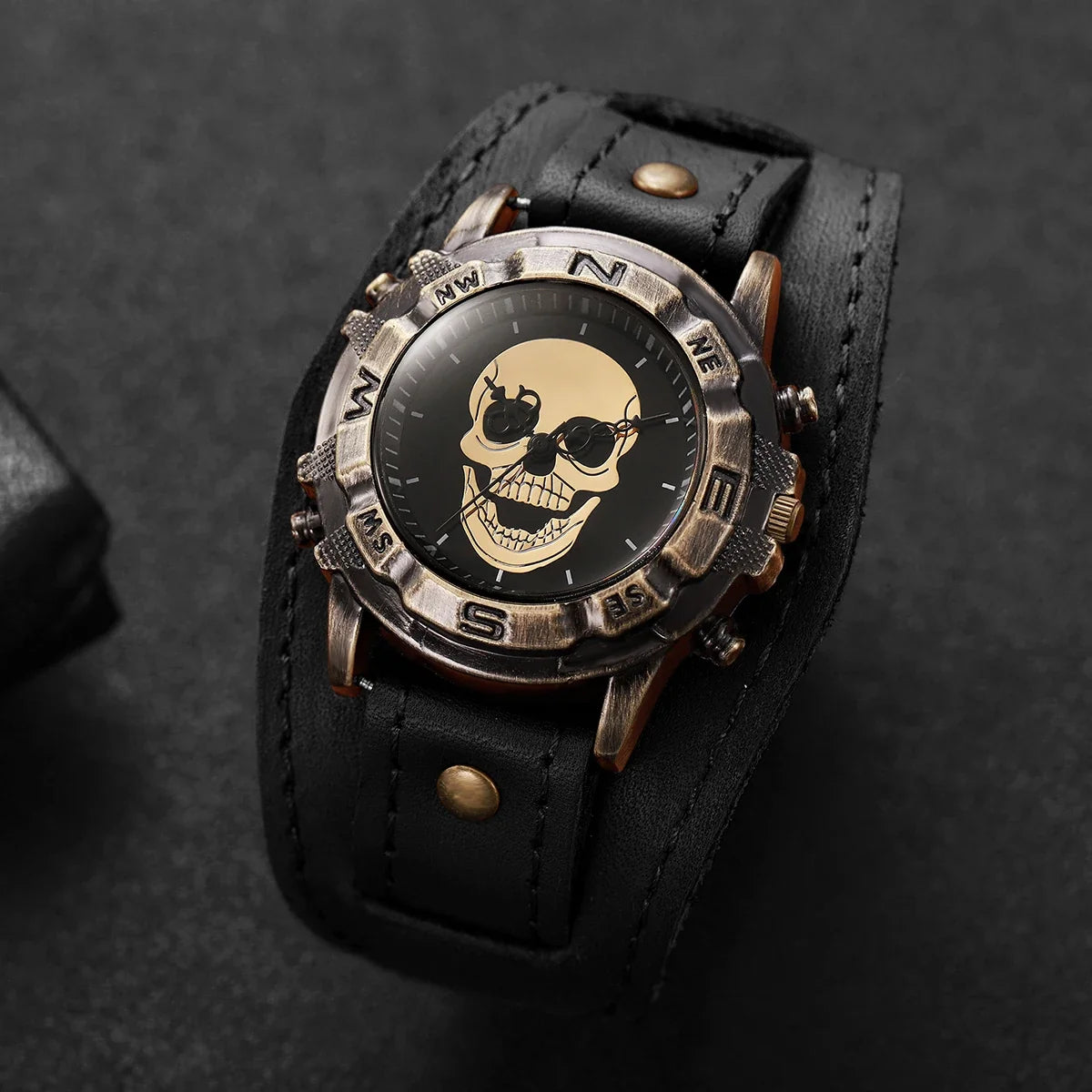Vintage Skull Men's Watch – Brown Leather Strap Compass Bezel Men's Quartz Watch Qme