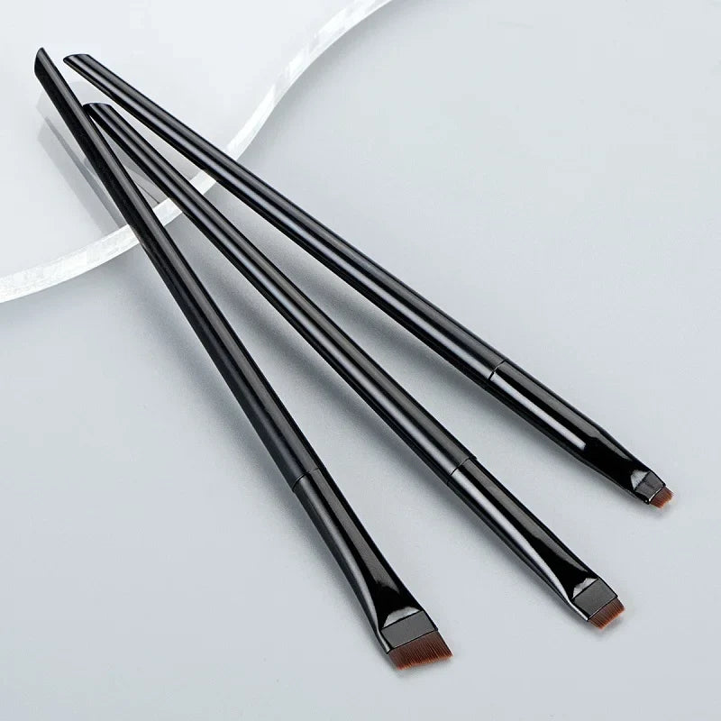 Blade Flat Eyeliner & Eyebrow Brush – Fine Tip, Portable Makeup Brush Qme