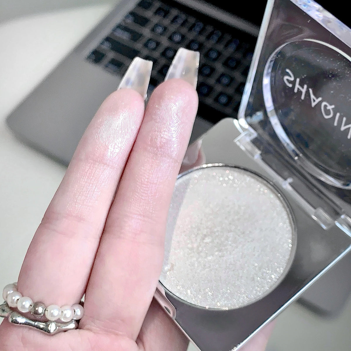 SHAQINUO Pearlescent Shimmer Highlight Powder Palette – 5 Shades Shimmer Highlighter Palette Qme
