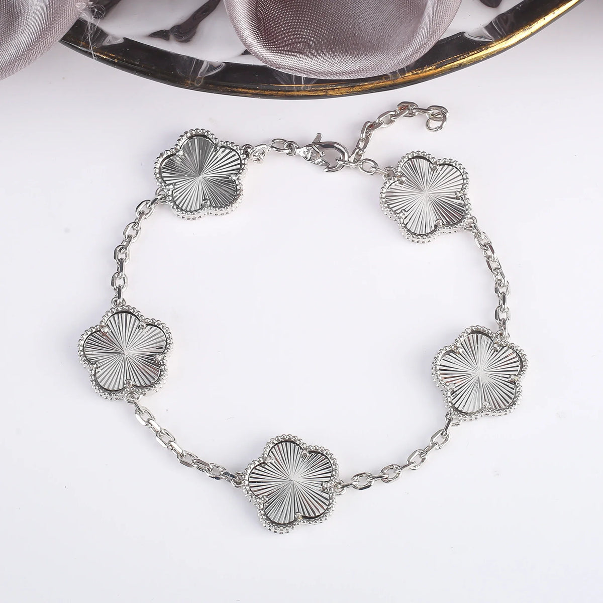 Zirconia Five-Leaf Flower Charm Bracelet for Women | Luxury Charm Bracelet Qme 6