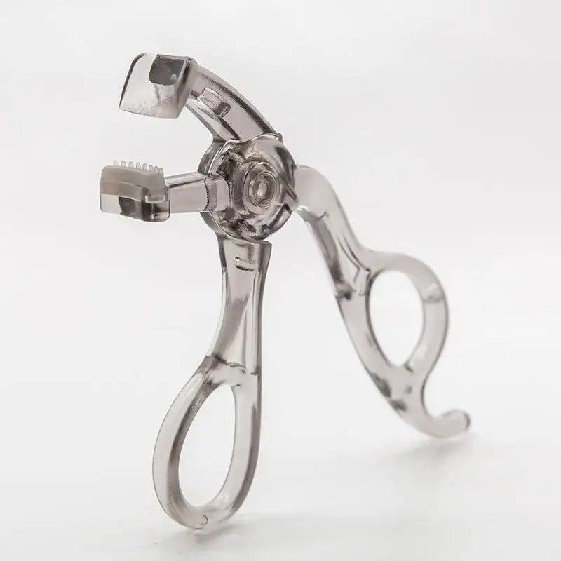 Wide-Angle Eyelash Curler with Toothed Comb – All Eye Shapes Eyelash Curler Qst B Gray
