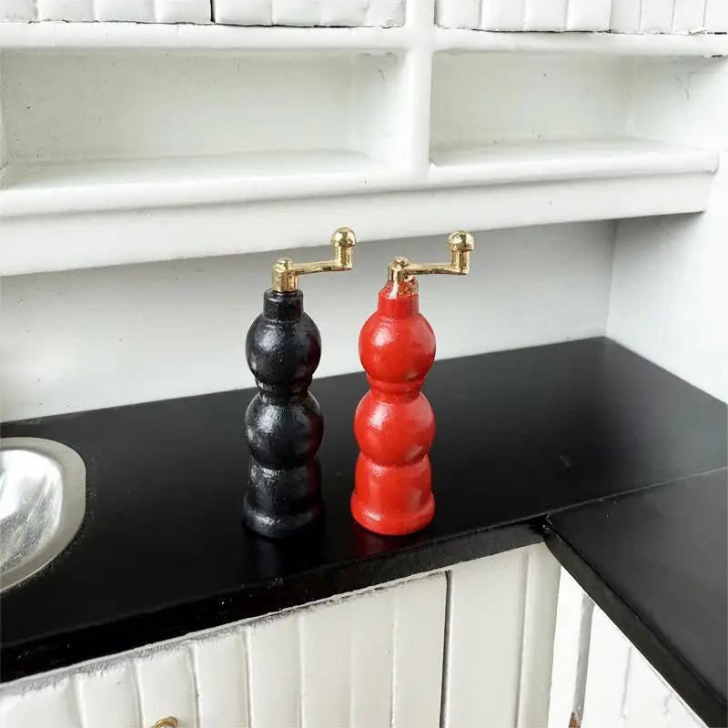 1:12 Dollhouse Miniature Grinding Machine – Red & Black Dollhouse Miniature Qme
