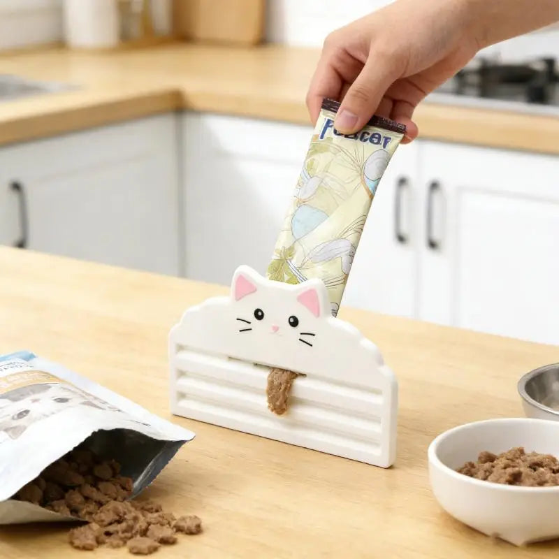 Cat Snack Extruder & Food Squeezer – No-Waste Treat Dispenser Cat Treat Dispenser Qme