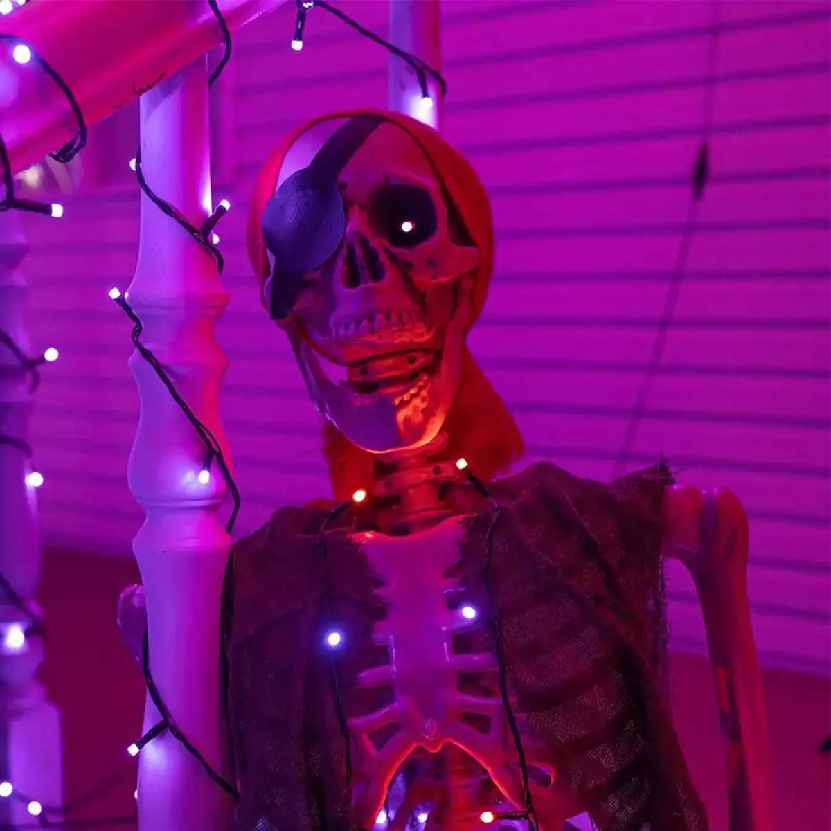 Halloween Skeleton Pirate Prop – Poseable Movable Joints Decor Halloween Skeleton Prop Qme