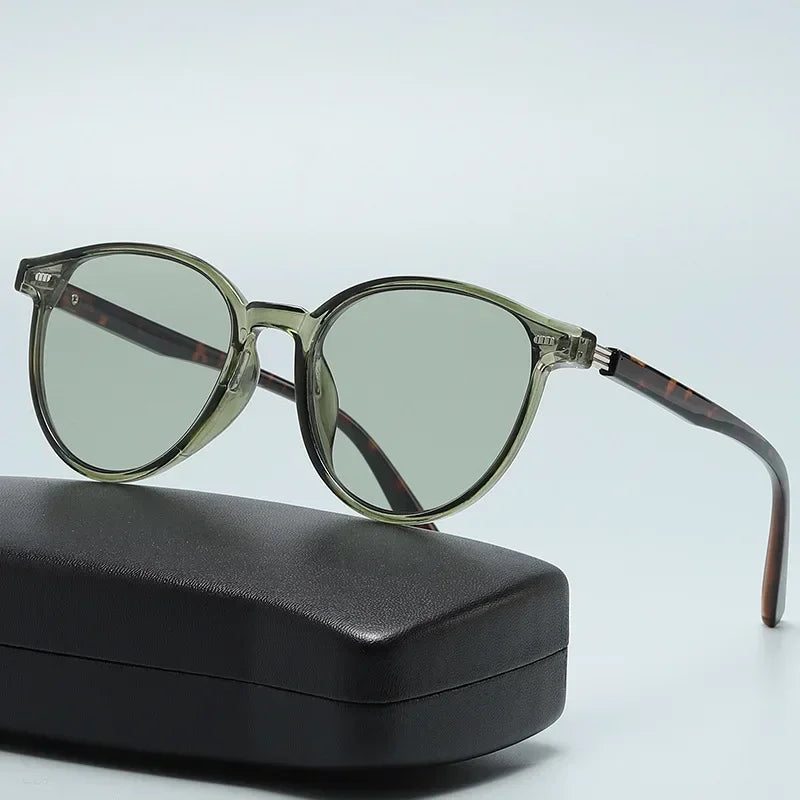Small Oval Women's Vintage Sunglasses – 5 Colors | Qme Women's Sunglasses Qme Green