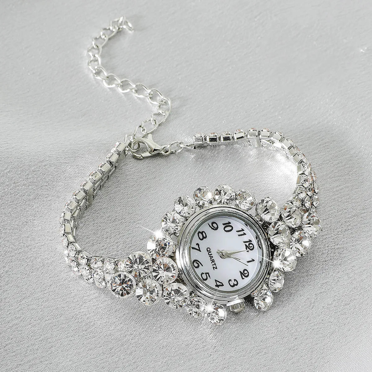 Rhinestone Quartz Watch | Elegant Arabic Numeral Dial – Silver Quartz Wristwatch Qme