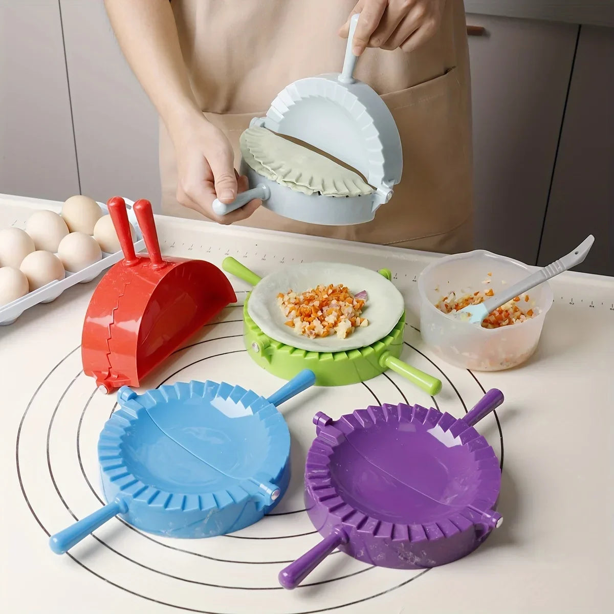 Large Pastry Dough Cutter & Dumpling Mold – Ergonomic Handle Dumpling & Pastry Mold Qme
