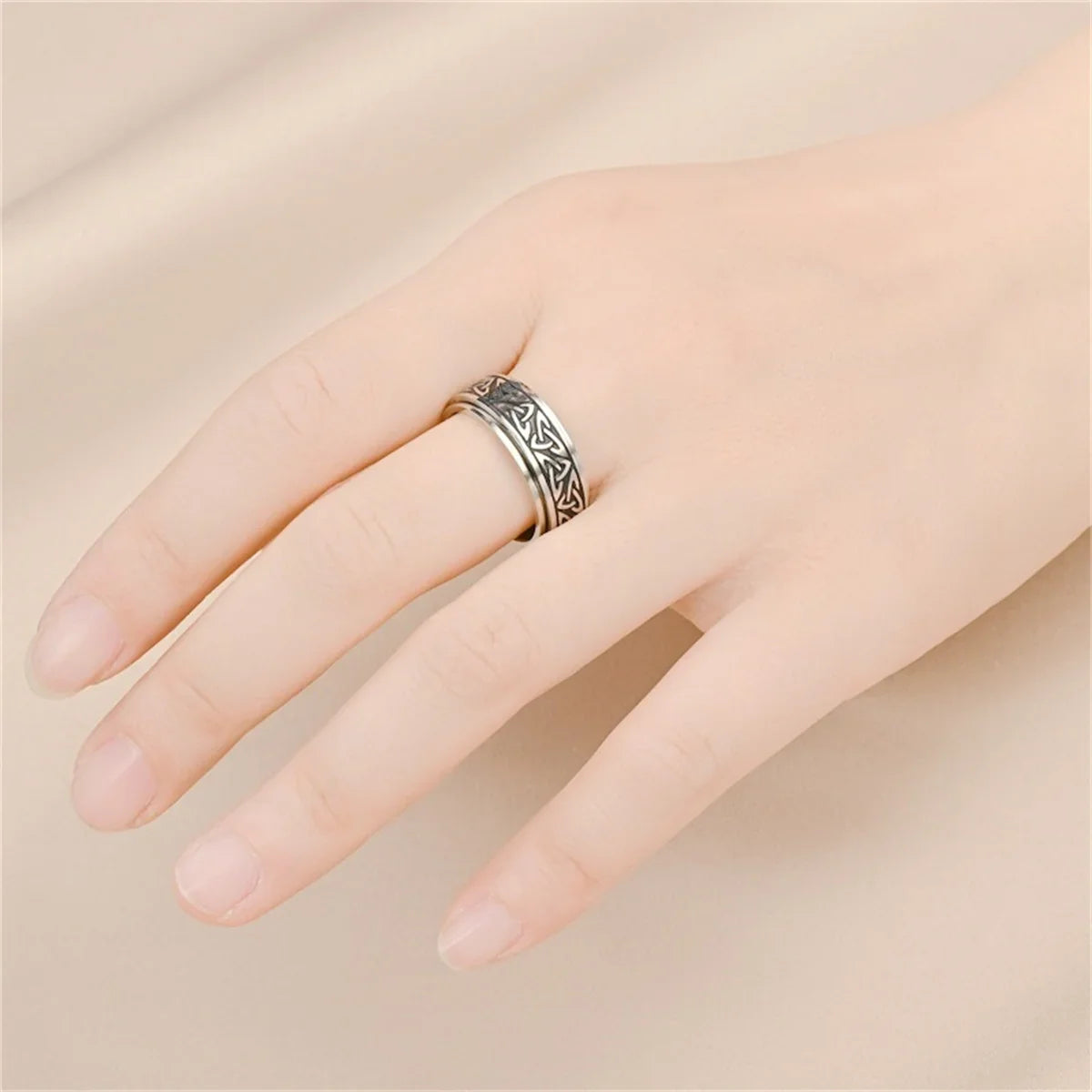 Viking Enamel Spinning Knuckle Ring – Men's Stainless Steel Spinning Statement Ring Qme