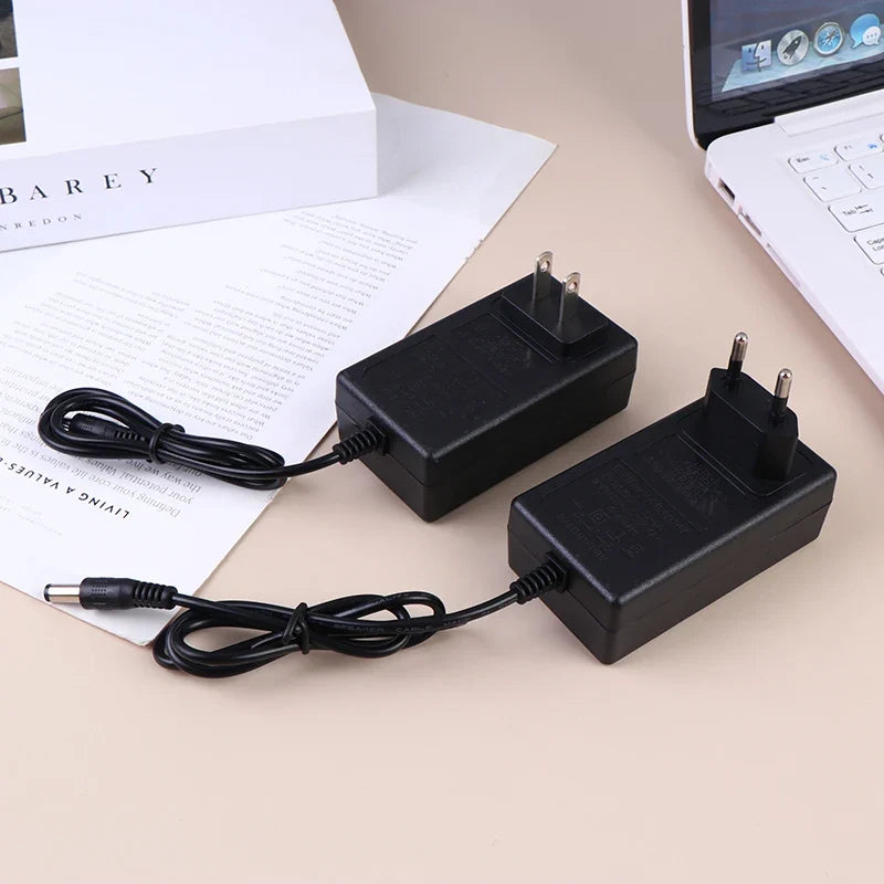 18650 Lithium Charger 12.6V 2A / 21V 1A for 12V 18V Power Tools Lithium Battery Charger Qme