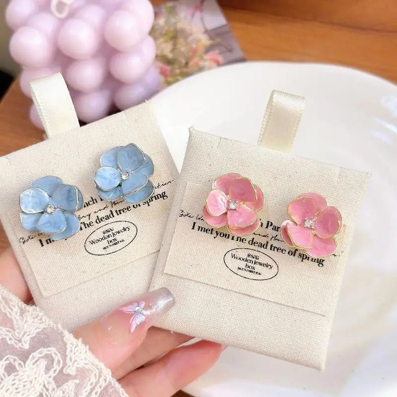 Women's Blue Enamel Flower Earrings – Dainty & Lightweight Enamel Flower Earrings Qme