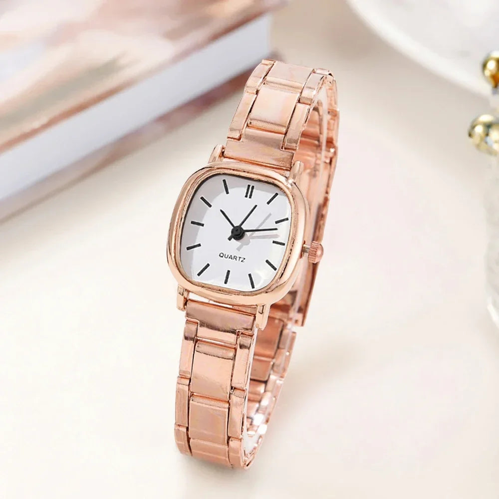 Women's Small Dial Analog Quartz Watch – 6 Colors Analog Quartz Watch Qme 5