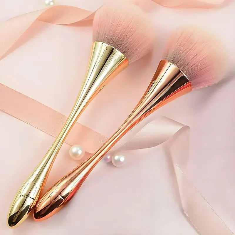 Large Fan Makeup Brush – Soft Synthetic Bristles & Hourglass Handle Fan Makeup Brush Qme