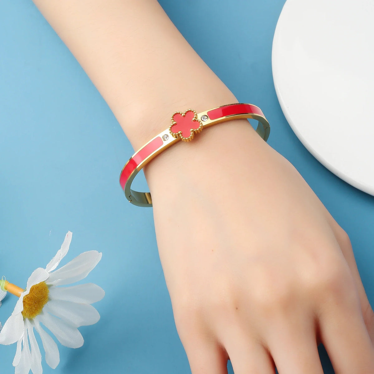 Gold Stainless Steel Five-Leaf Flower Bangle for Women Flower Bangle Bracelet Qme