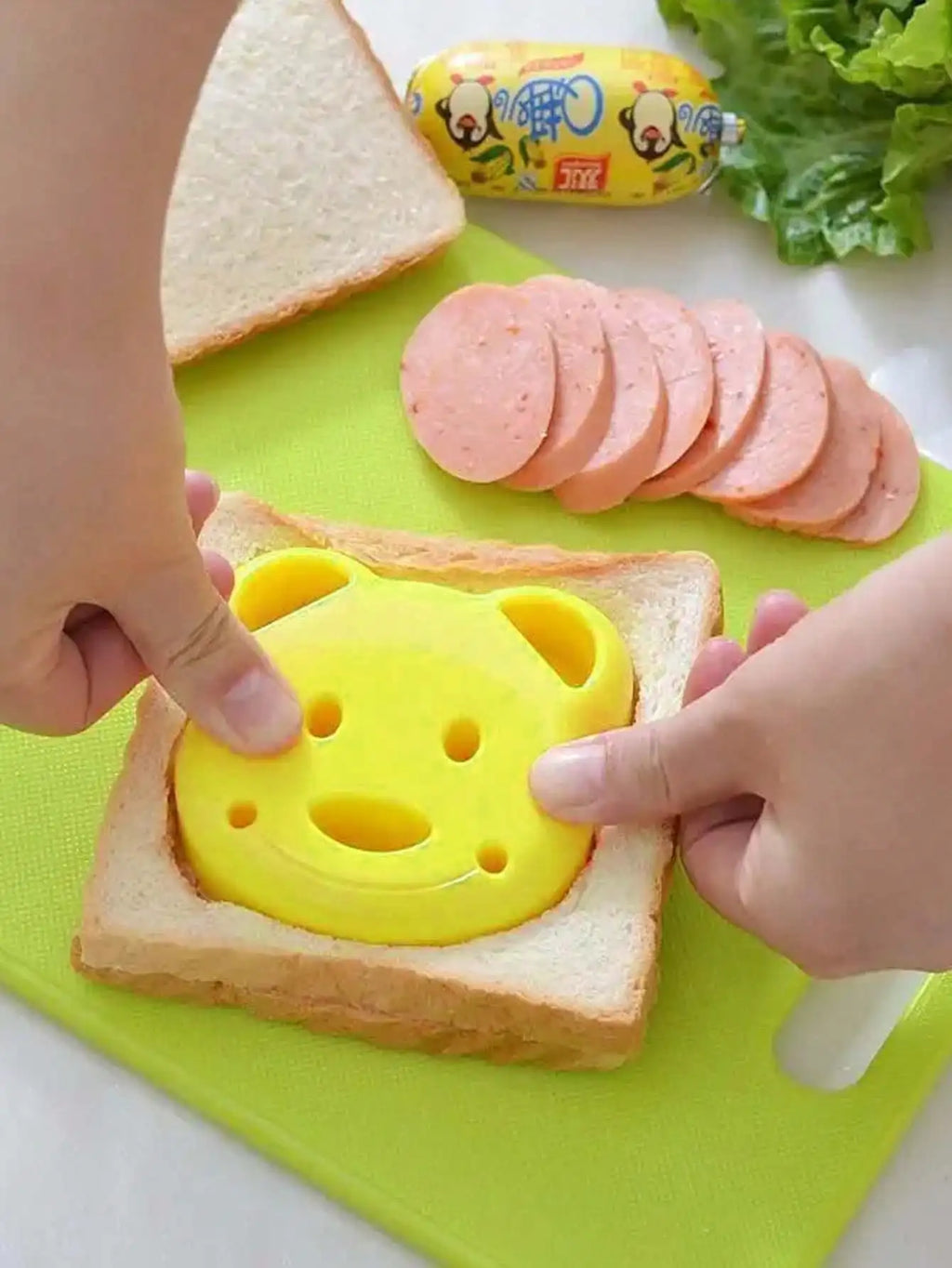 Cartoon Bear Sandwich Mold – DIY Kids Lunch Box Cutter Sandwich Mold Cutter Qme