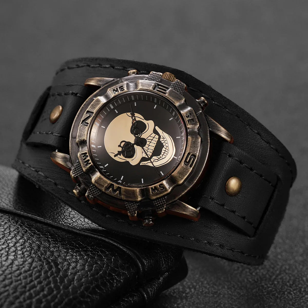 Vintage Skull Men's Watch – Brown Leather Strap Compass Bezel Men's Quartz Watch Qme