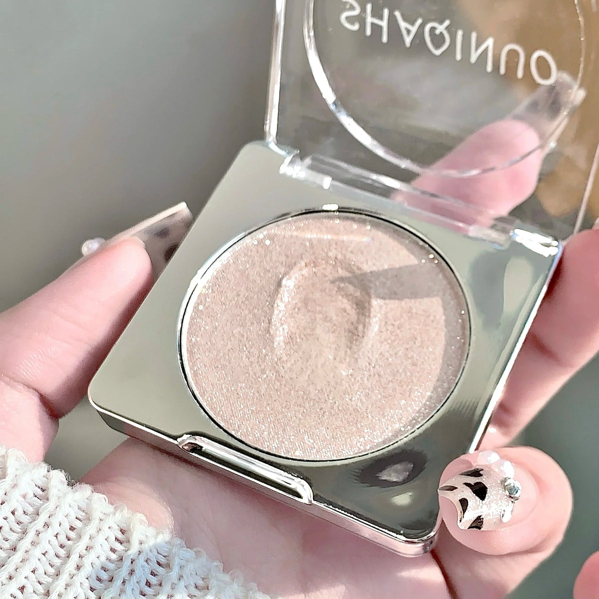 SHAQINUO Pearlescent Shimmer Highlight Powder Palette – 5 Shades Shimmer Highlighter Palette Qme