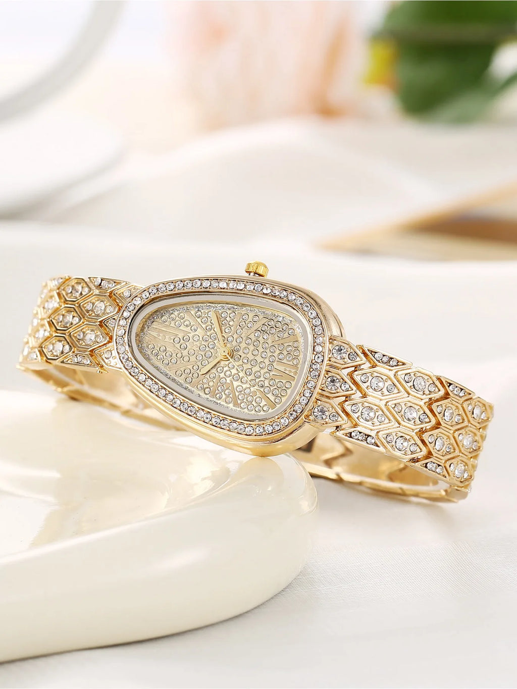 Women's Quartz Fashion Watch – Elegant Casual Steel Band Watch Women's Fashion Watch Qme