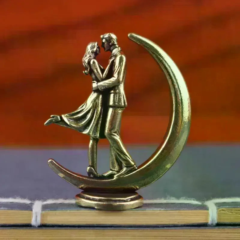 Brass Couple Hugging Figurine | Modern Art Home Decor Statue Decorative Figurine Qme