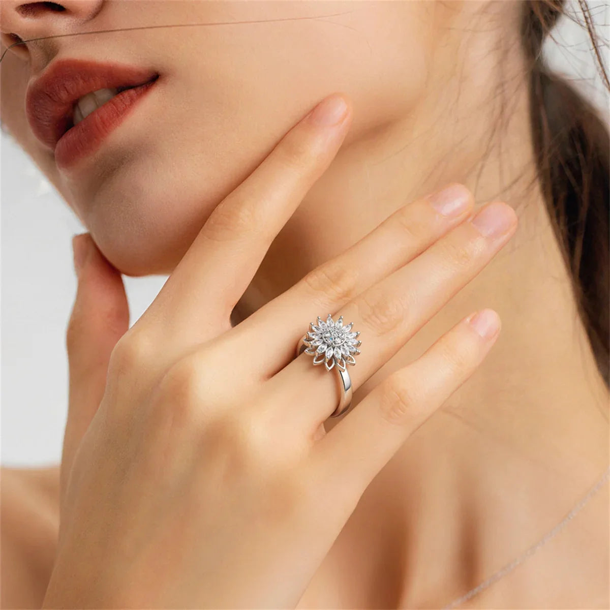 Women's Crystal Fidget Spinner Ring – Flower & Butterfly Spinner Fashion Ring Qme