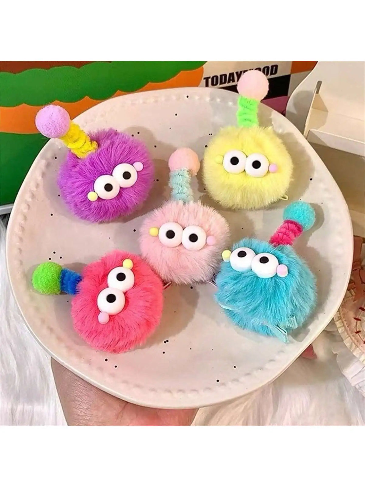 Women's Colorful Furry Pom-Pom Hair Clips – Cute Set of 7 Hair Clips Qme