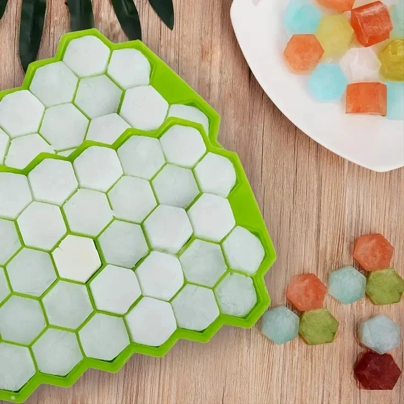 Silicone Honeycomb Ice Cube Tray Large Capacity Mold with Lid Silicone Ice Cube Tray Qme