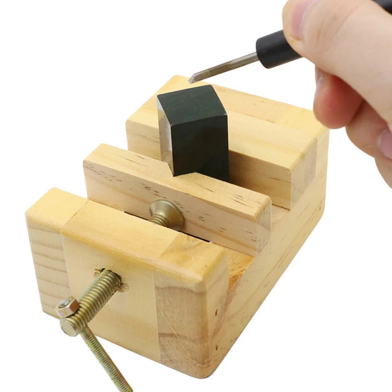 Carving Bed Seal Stamp Holder – Adjustable Pine Wood Engraving Clamp Engraving Clamp Qme