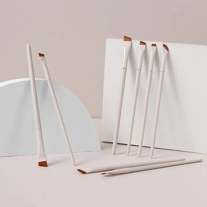Precision Blade Eyeliner & Eyebrow Brush | Fine Oblique Tip Eyeliner Brush Qme
