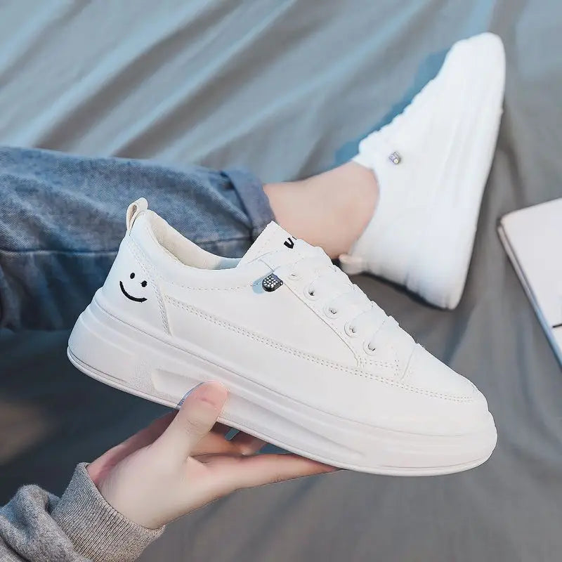 Feerldi Women's Casual Flat Sneakers – Thick Sole Lace-Up Women's Flat Sneakers Qst
