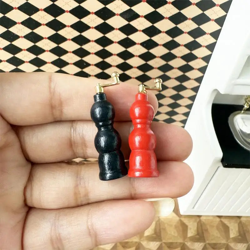 1:12 Dollhouse Miniature Grinding Machine – Red & Black Dollhouse Miniature Qme