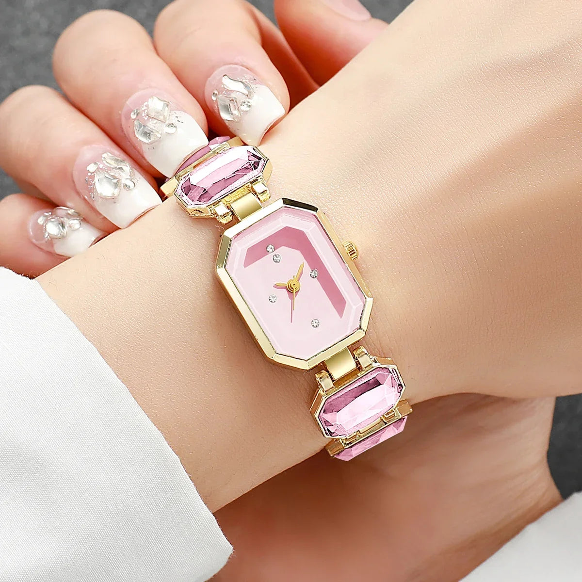Women's Rectangle Dial Quartz Watch – Elegant Ladies Timepiece Ladies Quartz Watch Qme