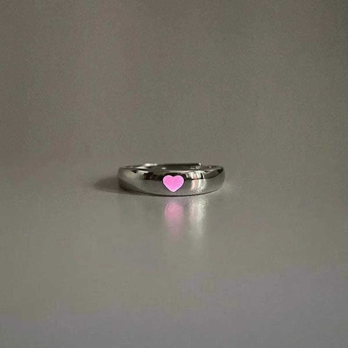 Luminous Heart Couple Ring – Blue & Pink Glow in Dark Couple Fashion Ring Qme