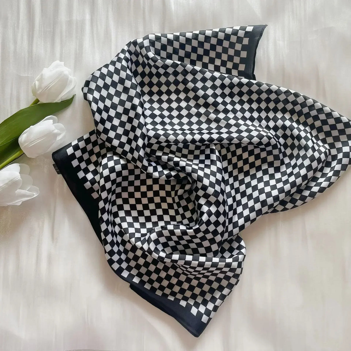 Women's Silk-Feel Square Scarf – Black & White Stripes Silk Square Scarf Qme H