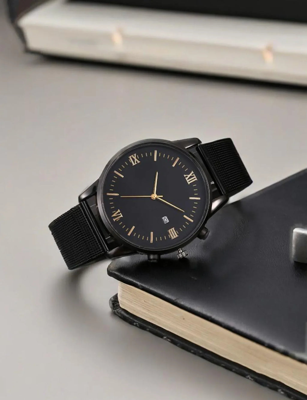 Men's Graduated Mesh Quartz Watch – Large Dial Casual Style Quartz Wristwatch Qme