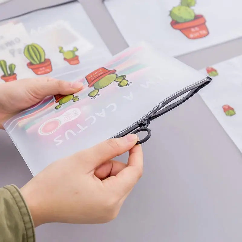 Clear PVC Waterproof Makeup & Storage Zipper Pouch for Women Cosmetic Storage Pouch Qme