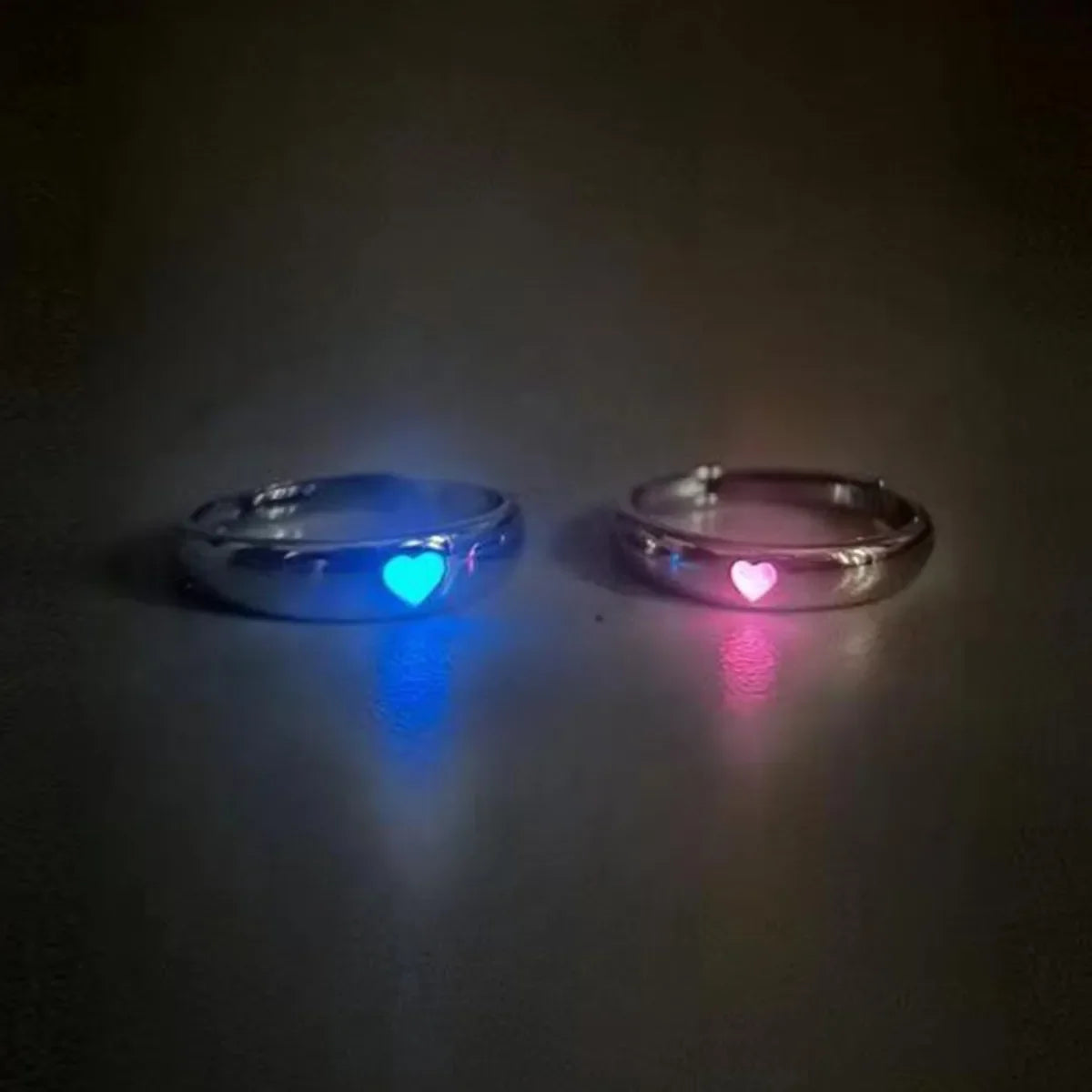 Luminous Heart Couple Ring – Blue & Pink Glow in Dark Couple Fashion Ring Qme