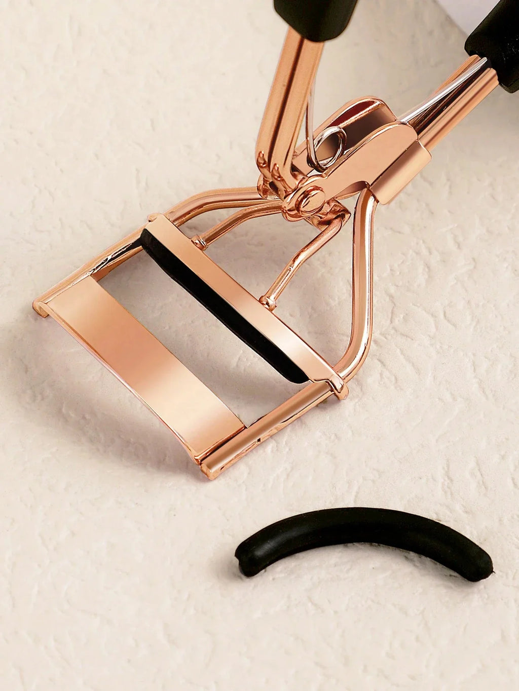 Eyelash Curler with 15 Silicone Pads – Portable Stainless Steel Eyelash Curler Qme