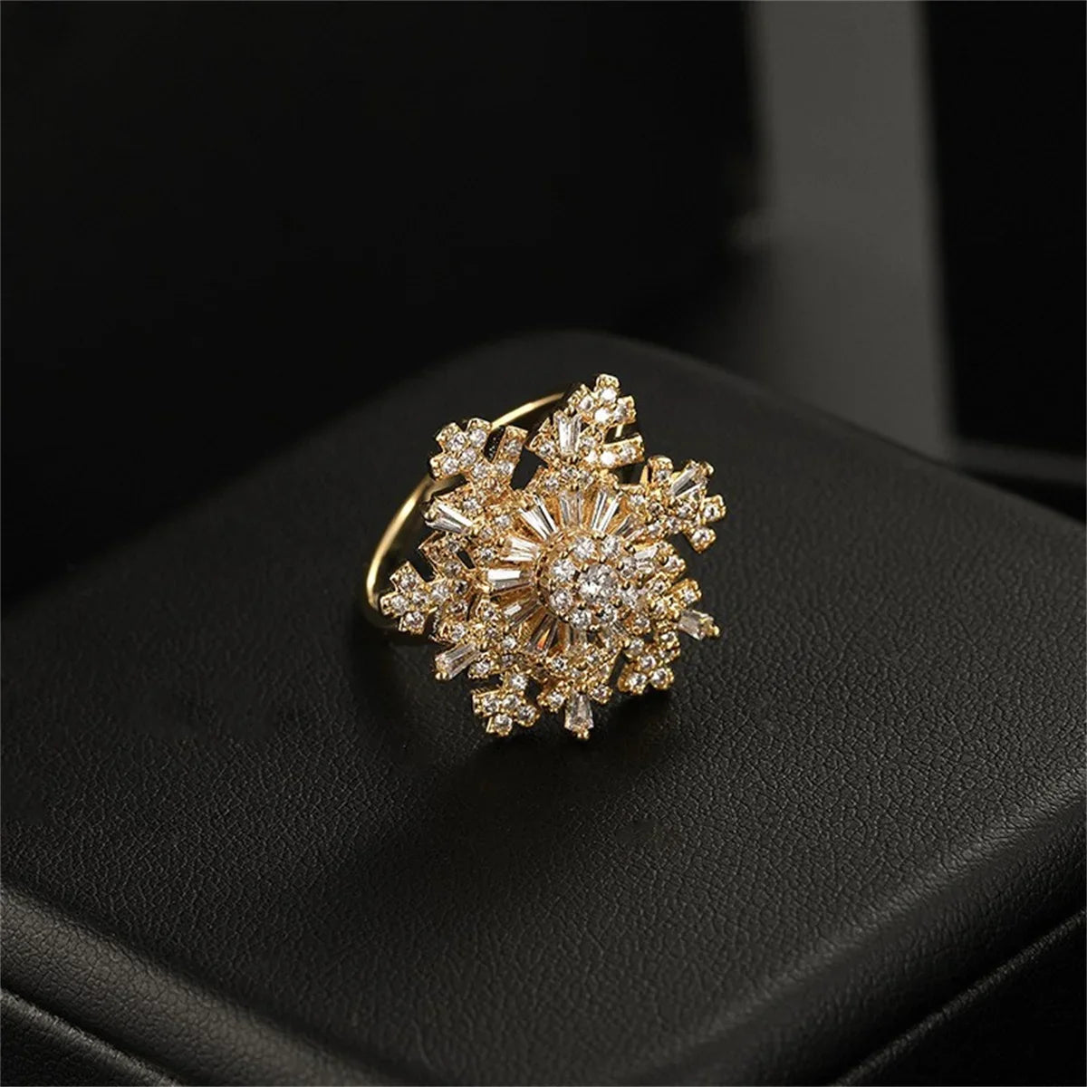 Crystal Snowflake Spinner Ring for Women – Adjustable Zircon Spinner Fashion Ring Qme jin resizable