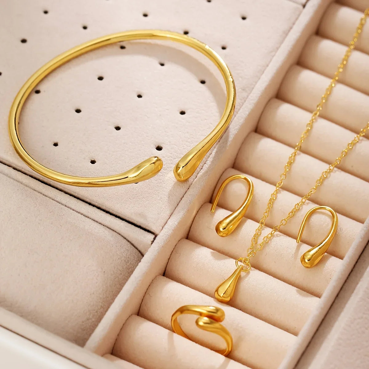Women's Elegant Gold Quartz Watch & Jewelry Set | 6-Pcs Jewelry Gift Set Qme